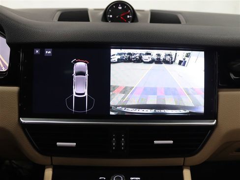 Used 2020 Porsche Cayenne image 15