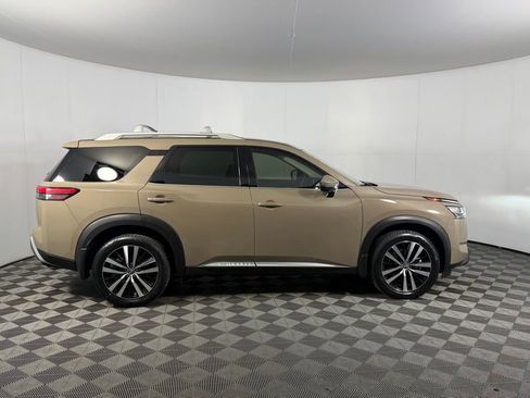 Used 2024 Nissan Pathfinder Platinum w/ Cargo Package AWD/4WD image 4