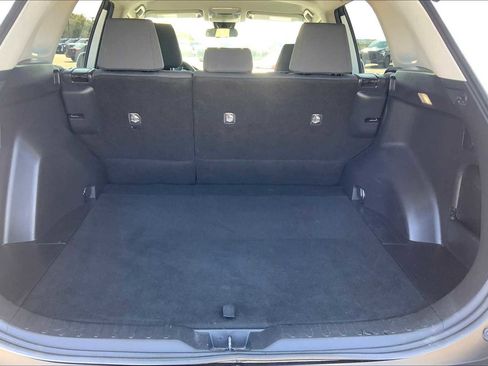 Used 2022 Toyota RAV4 XLE FWD image 33
