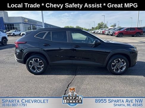 Used 2024 Chevrolet Trax LT FWD image 2