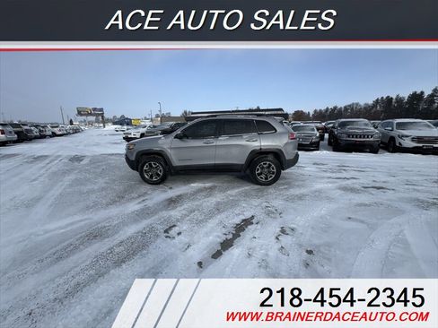 Used 2019 Jeep Cherokee Trailhawk w/ Cold Weather Group image 5