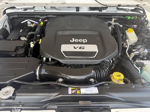 Used 2016 Jeep Wrangler Unlimited Sport w/ Connectivity Group AWD/4WD image 32