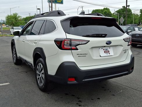 Certified 2025 Subaru Outback Premium AWD/4WD image 4