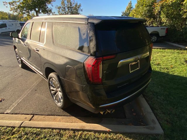 Used 2021 GMC Yukon XL Denali w/ Denali Ultimate Package AWD/4WD image 32