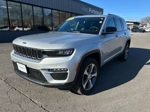 Used 2023 Jeep Grand Cherokee 4WD 4xe image 12