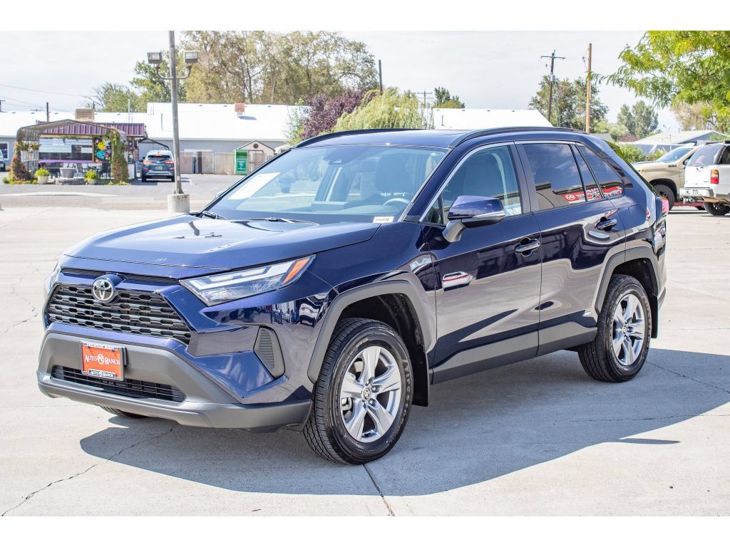 Used 2025 Toyota RAV4 XLE w/ Convenience Package AWD/4WD image 4