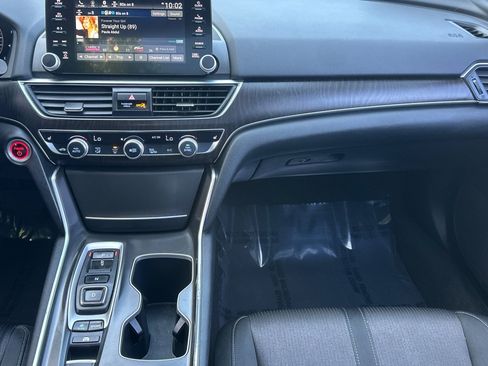 Used 2020 Honda Accord EX image 17