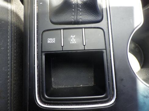 Used 2020 Kia Sorento AWD V6 image 32