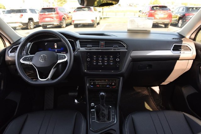 Certified 2023 Volkswagen Tiguan SE w/ Panoramic Sunroof Package FWD image 7