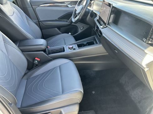 Certified 2025 Volkswagen Tiguan SE R-Line AWD/4WD image 9