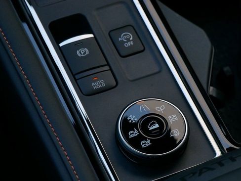 Used 2024 Nissan Pathfinder Rock Creek image 24