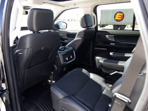 Used 2025 Ford Expedition Platinum w/ Driver's Package AWD/4WD image 20