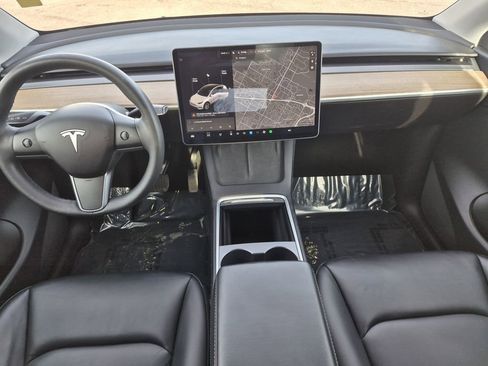 Used 2021 Tesla Model Y Long Range image 13