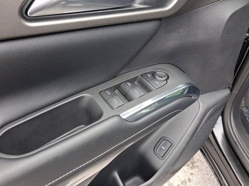 Used 2025 Chevrolet Traverse LT FWD image 16