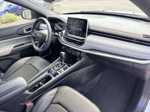 Used 2025 Jeep Compass Latitude AWD/4WD image 13