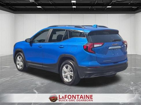 Used 2024 GMC Terrain SLE w/ Driver Convenience Package FWD image 3