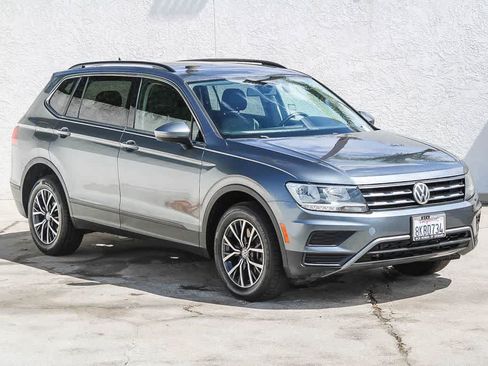 Used 2019 Volkswagen Tiguan SE w/ Panoramic Sunroof Package FWD image 3