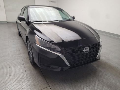 Used 2025 Nissan Altima 2.5 SV FWD image 14