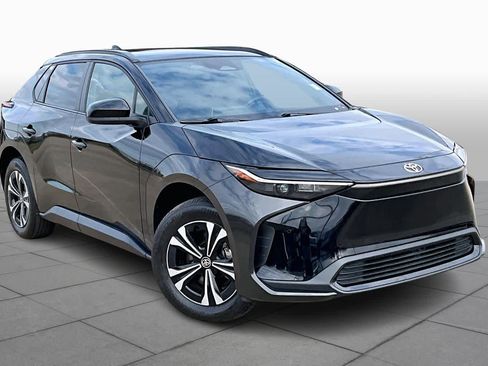 Used 2023 Toyota bZ4X XLE image 4