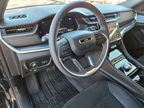 Used 2023 Jeep Grand Cherokee L Altitude image 11