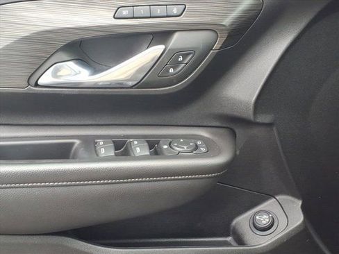 Used 2023 GMC Terrain SLT image 24