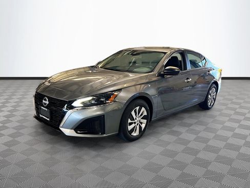 Used 2025 Nissan Altima 2.5 S FWD image 3