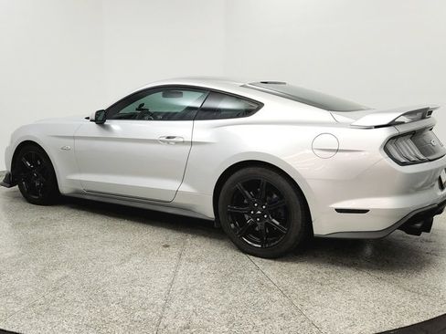 Used 2018 Ford Mustang GT RWD image 3