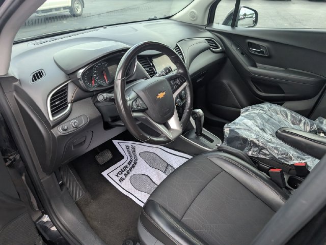 Used 2019 Chevrolet Trax LT w/ LT Convenience Package FWD image 14