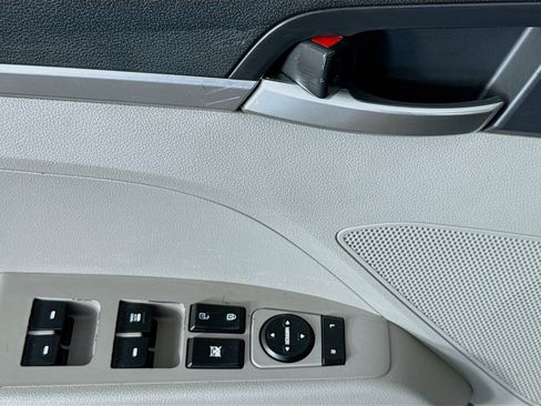 Used 2020 Hyundai Elantra SE image 22