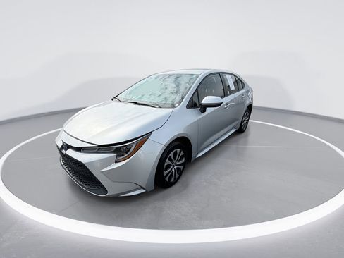 Used 2022 Toyota Corolla LE image 4
