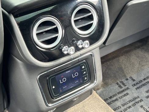 Used 2017 Bentley Bentayga image 19