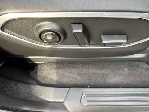 Certified 2024 Jeep Wagoneer L Series III w/ Flexible Seating Group image 19