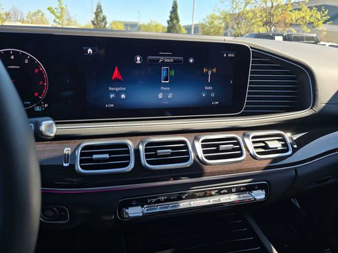 Used 2026 Mercedes-Benz GLS 450 4MATIC image 30