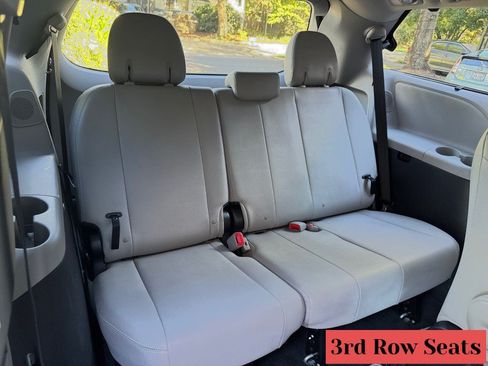 Used 2017 Toyota Sienna Limited Premium AWD/4WD image 35