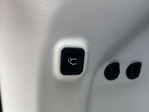 Used 2019 Jeep Cherokee Limited image 7