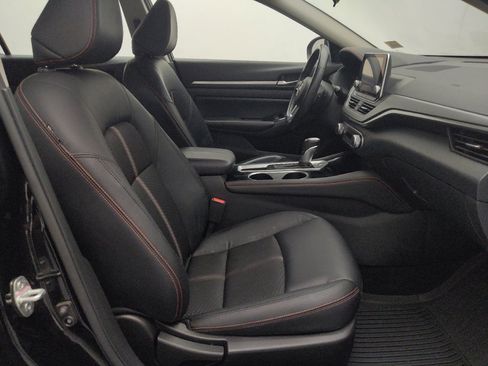 Used 2024 Nissan Altima 2.5 SR FWD image 21