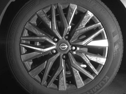 Used 2025 Nissan Altima 2.5 SV FWD image 12