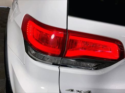 Used 2019 Jeep Grand Cherokee Limited AWD/4WD image 28