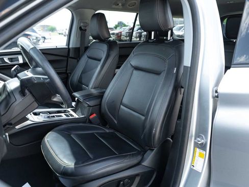 Used 2022 Ford Explorer XLT w/ Equipment Group 202A RWD image 13
