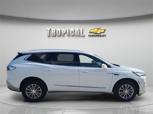 Used 2022 Buick Enclave Essence image 6
