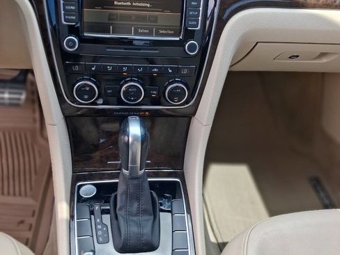 Used 2015 Volkswagen Passat TDI SEL Premium FWD image 14