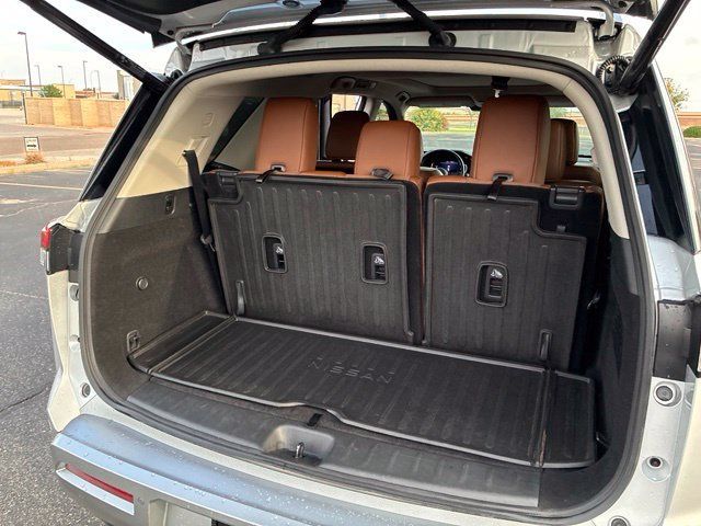 Certified 2024 Nissan Pathfinder Platinum FWD image 17