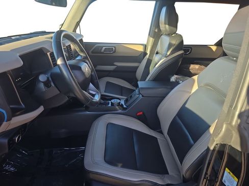 Used 2023 Ford Bronco Wildtrak image 11