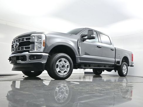 Used 2025 Ford F250 XLT AWD/4WD image 43