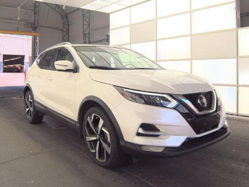 Used 2022 Nissan Rogue Sport SL w/ Premium Package AWD/4WD image 2