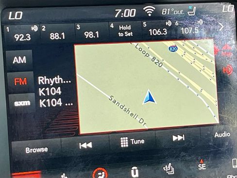 Used 2018 Dodge Durango SRT w/ Technology Group AWD/4WD image 15