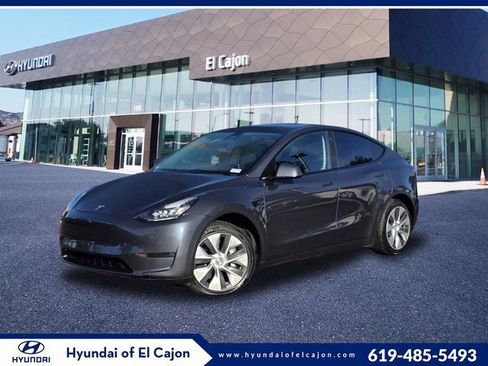 Used 2021 Tesla Model Y Long Range image 1