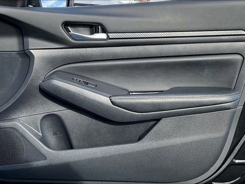 Used 2025 Nissan Altima 2.5 SV image 22