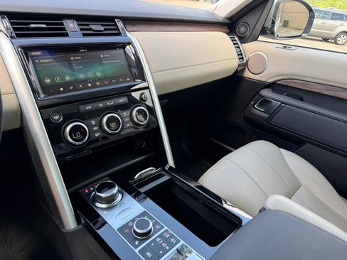 Used 2017 Land Rover Discovery HSE AWD/4WD image 26