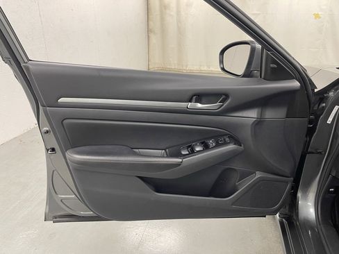 Used 2023 Nissan Altima 2.5 SV image 16